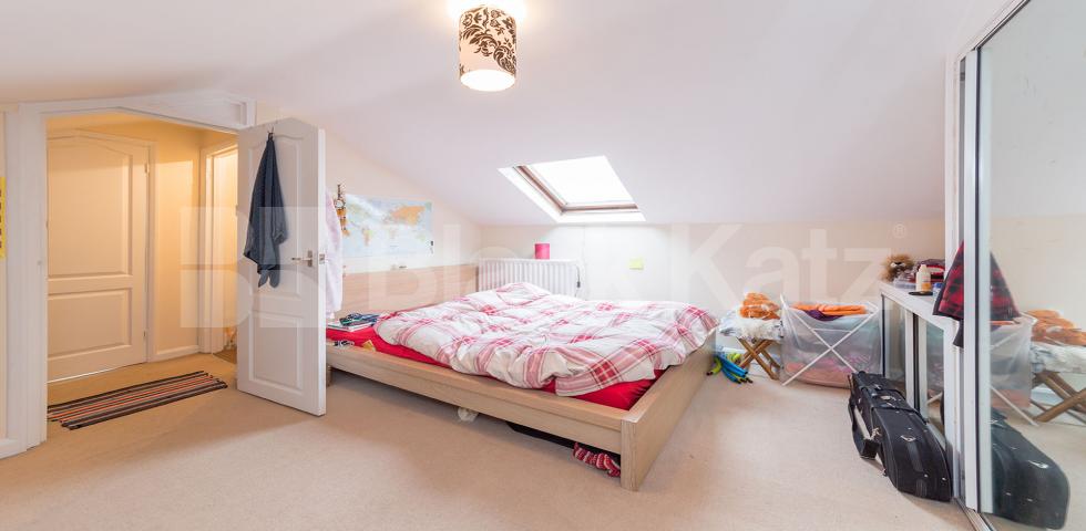 			NEW INSTRUCTION!, 2 Bedroom, 1 bath, 1 reception Flat			 Firs avenue, Muswell Hill